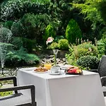 & Ξενοδοχείο 5*