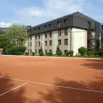 Hotel & 5*