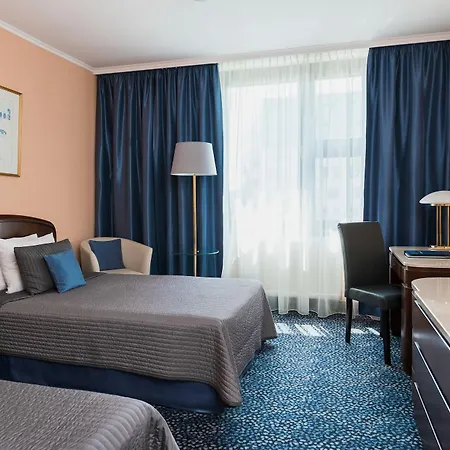 Hotel &