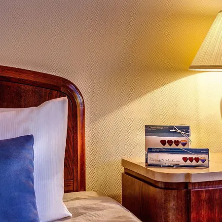 Hotel &