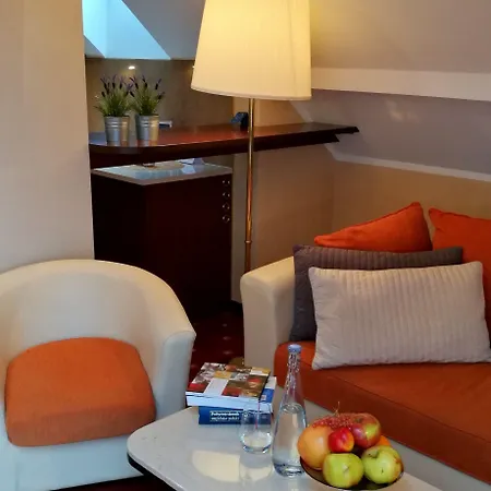 & Hotel 5*