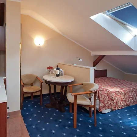 Hotel & 5*