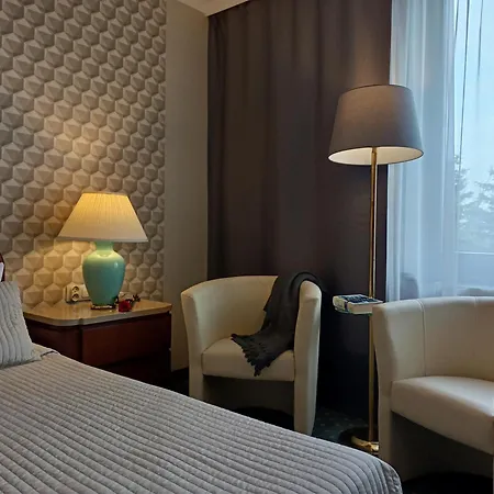 & Hotel 5*