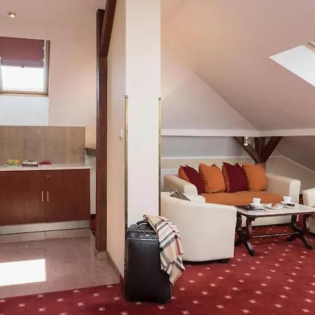 Hotel &