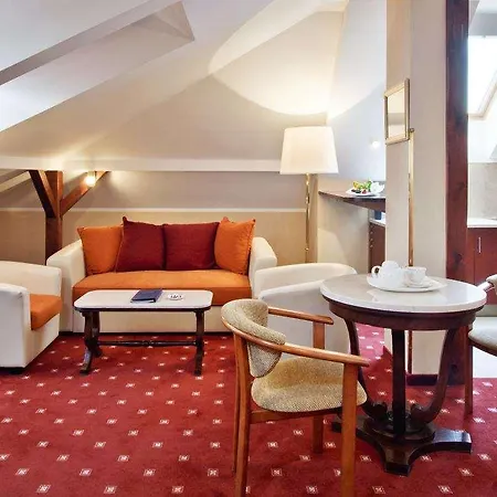 Hotel & 5*