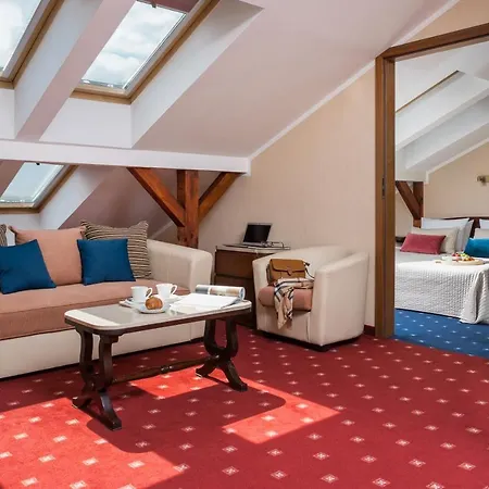 Hotel &