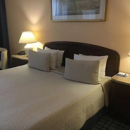 & Hotel 5*
