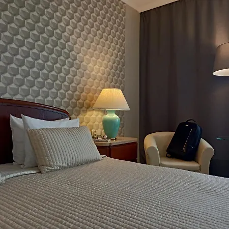 Hotel & 5*