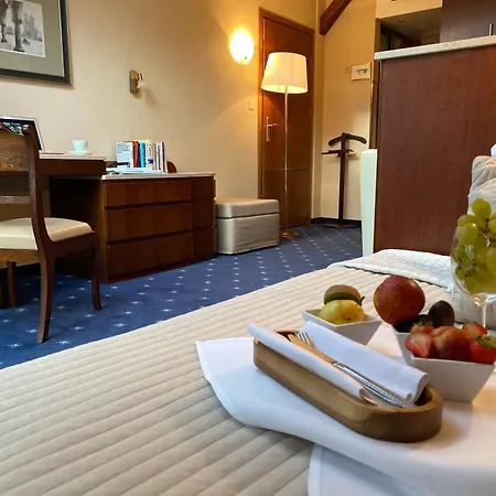Hotel &