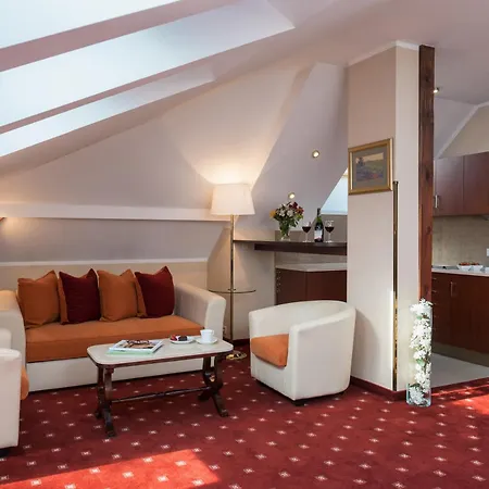 & Hotel 5*