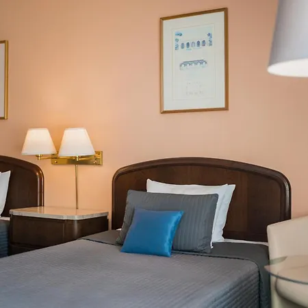 Hotel & 5*