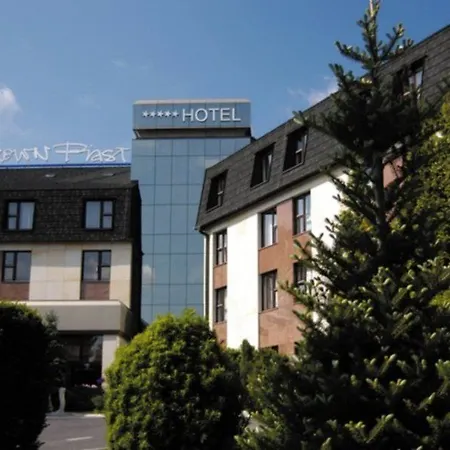 & Hotel